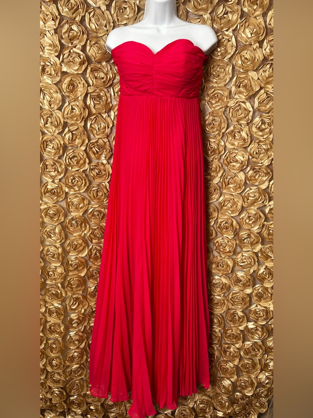 Strapless Pleated Maxi Skirt Vibrant Pink
🚨 NEW WITHOUT TAGS🚨